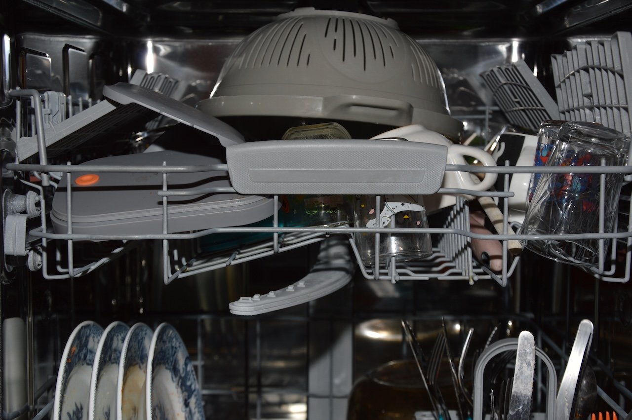 closeup-shot-dishwasher-with-dirty-dishes